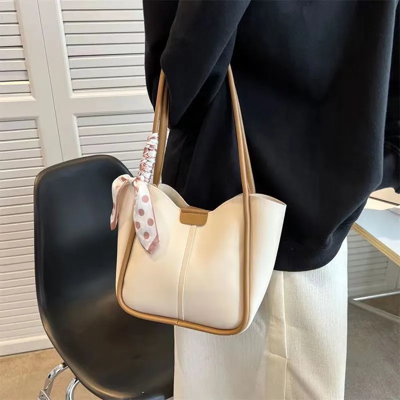 CL1114 - Elegant White Fashion Handbag
