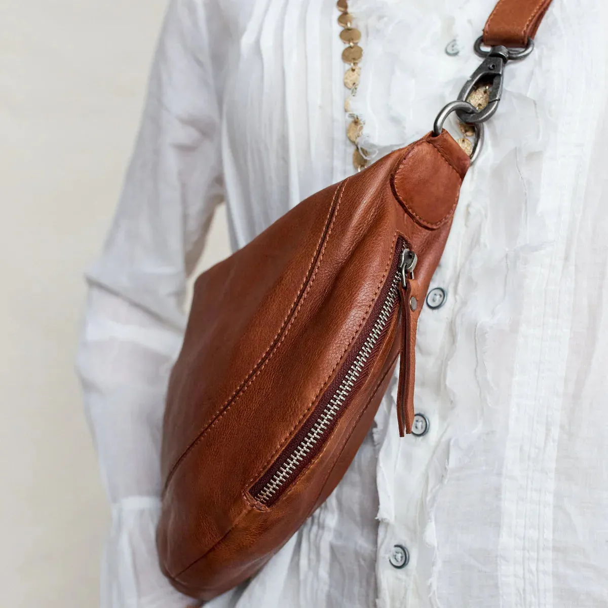 LATICO CALLIE CROSSBODY SLING MOSS