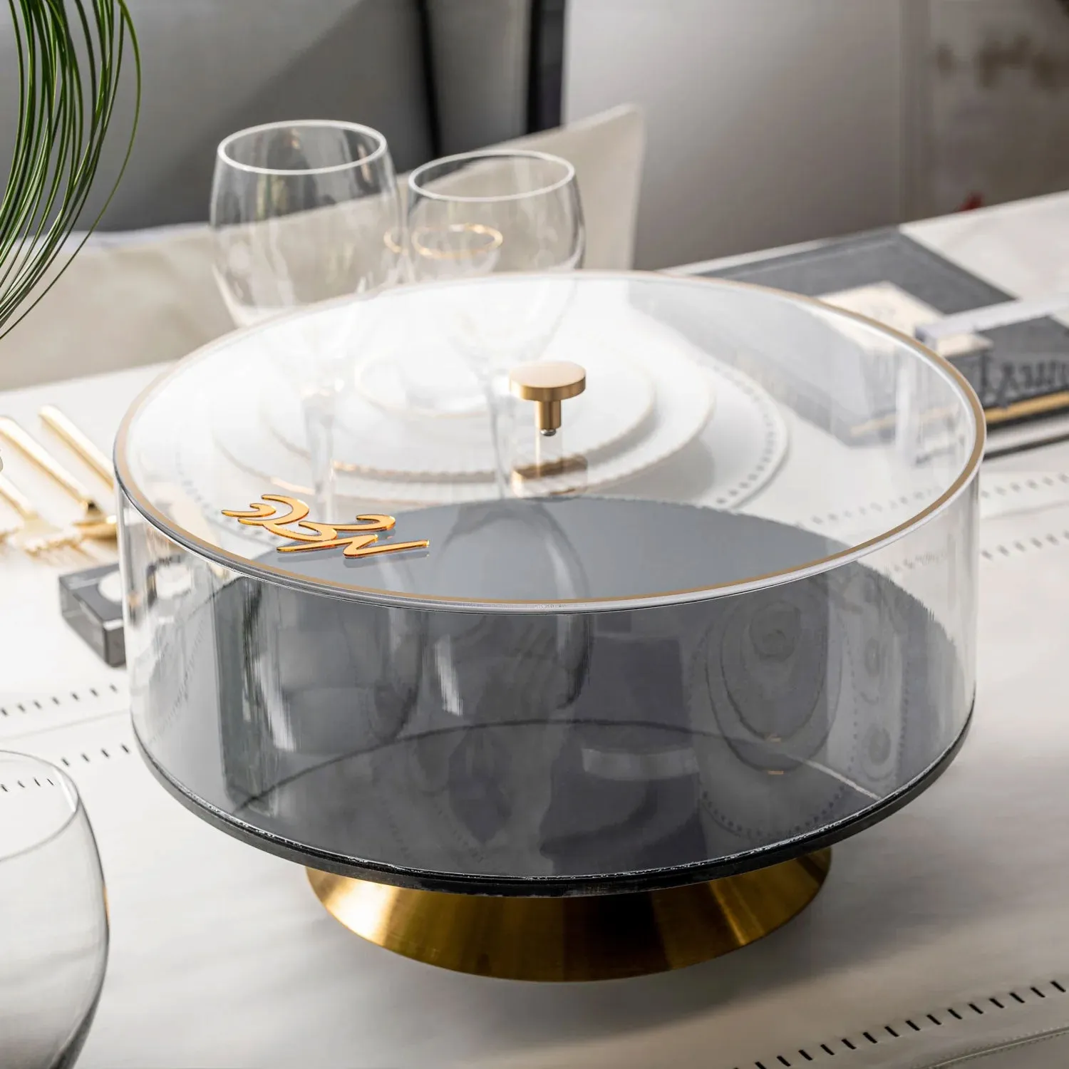 Raised MetaLucite Matzah Box, Black & Gold